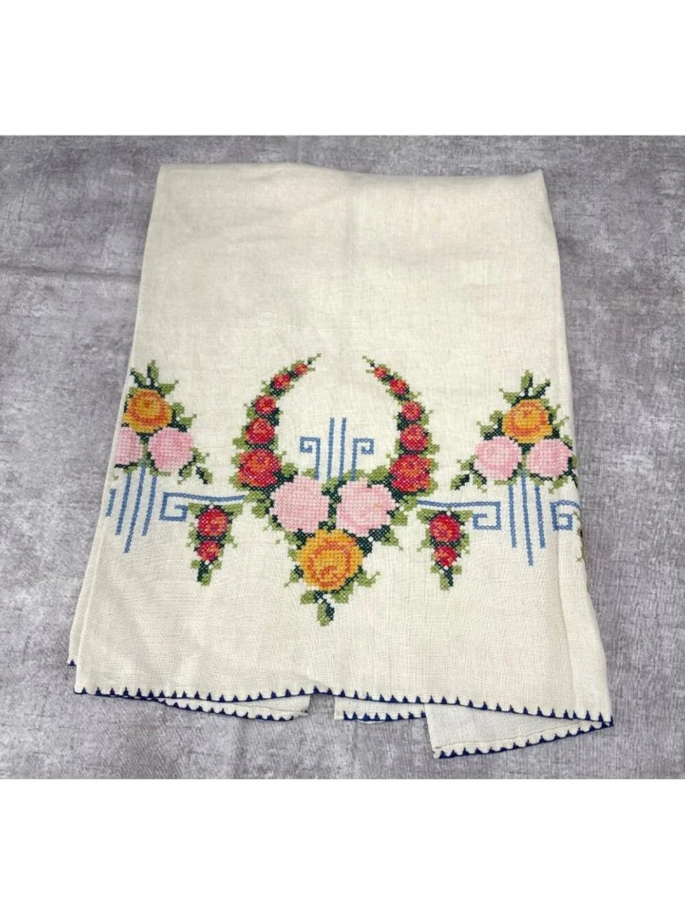 Embroidered Floral Linen Finger Towel Handmade 19" x 14" Delicate Stitching Vtg - Picture 1 of 10